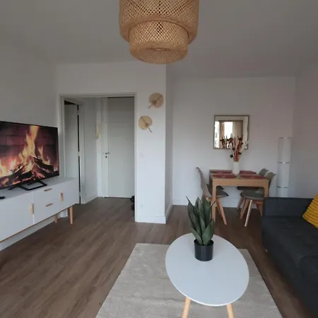 Appartement 1 & Balcony - Buttes-chaumont / Belleville Parijs